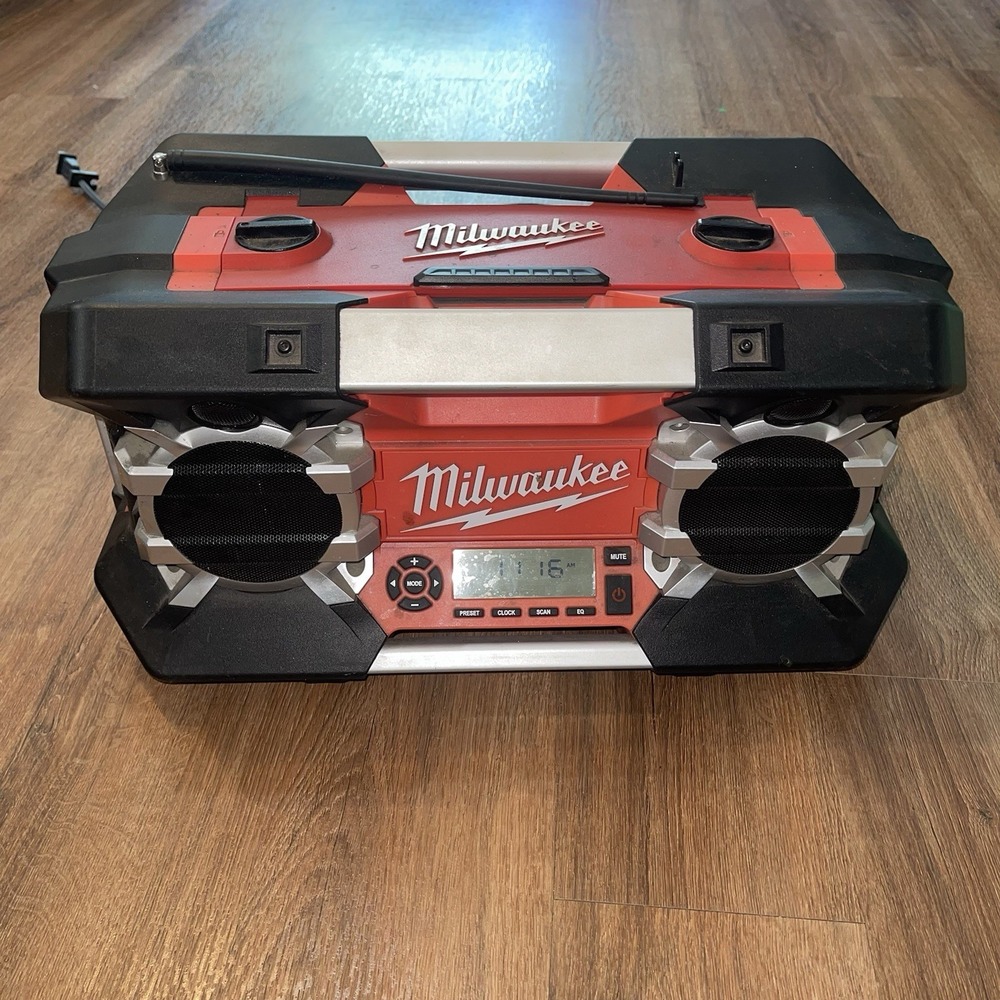 Milwaukee Job Site Radio 2790-20 AM/FM AUX M18/M12 12-28V AC/DC Power TESTED